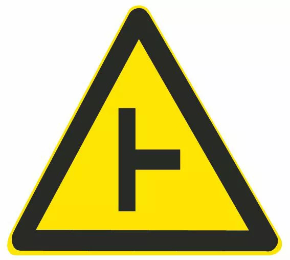 a:前方路口不能右转 b:前方路口不能直行 c:前方是十字路口 d:前方